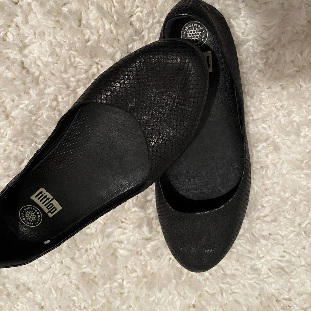 Fit flop leather shoes only worn a few times.